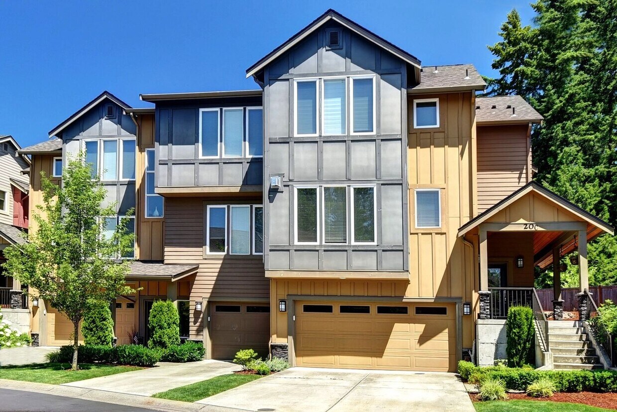 Primary Photo - Available July 1st >> Gorgeous, Modern 3BR...