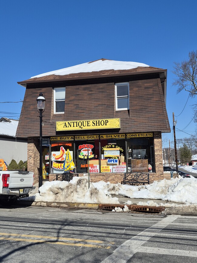 Building Photo - 131 Paris Ave