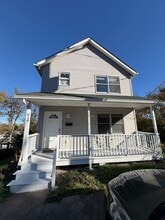 Building Photo - 910 N Rogers St