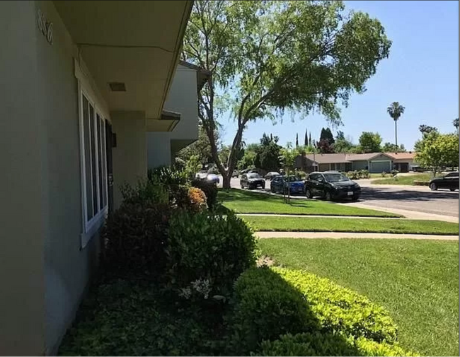 Foto del edificio - 8863 Salmon Falls Dr