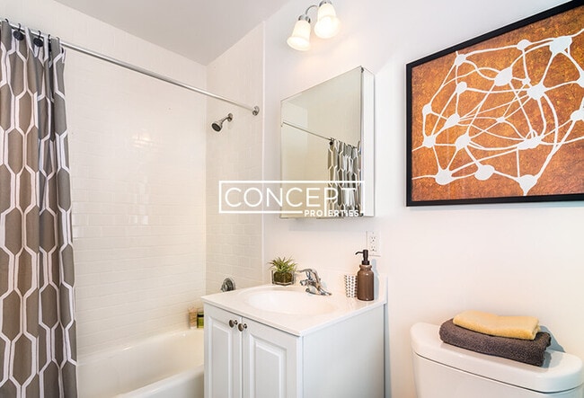 Building Photo - 152 Sherman Rd