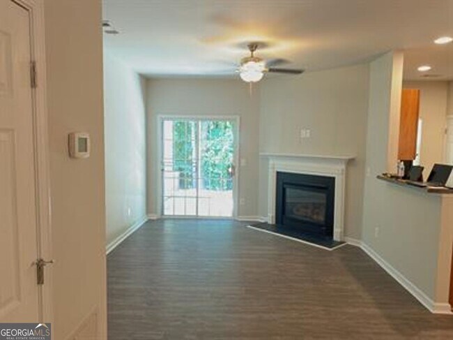 Foto del edificio - 3333 Thornbridge Dr