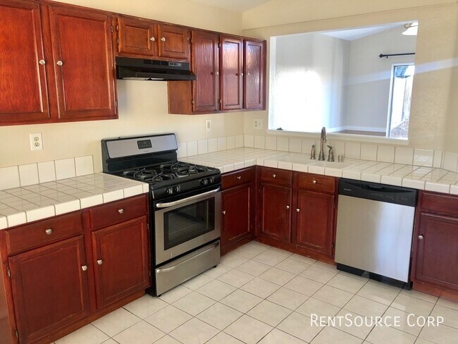 Foto del edificio - 3 Bed, 2 Bath house for Rent in Palmdale