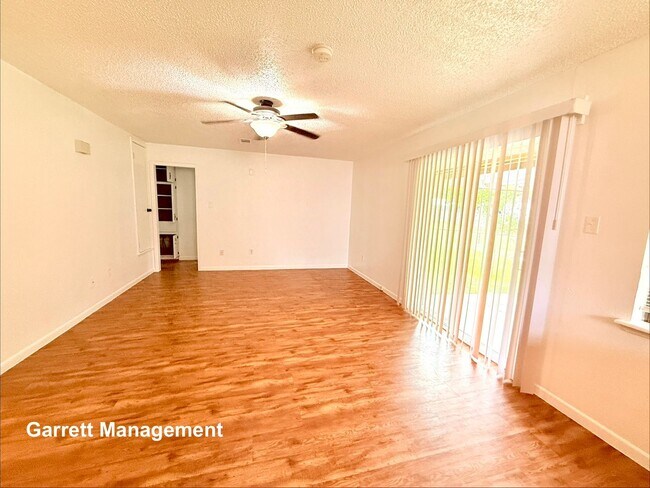 Building Photo - 106 N Fairview Dr