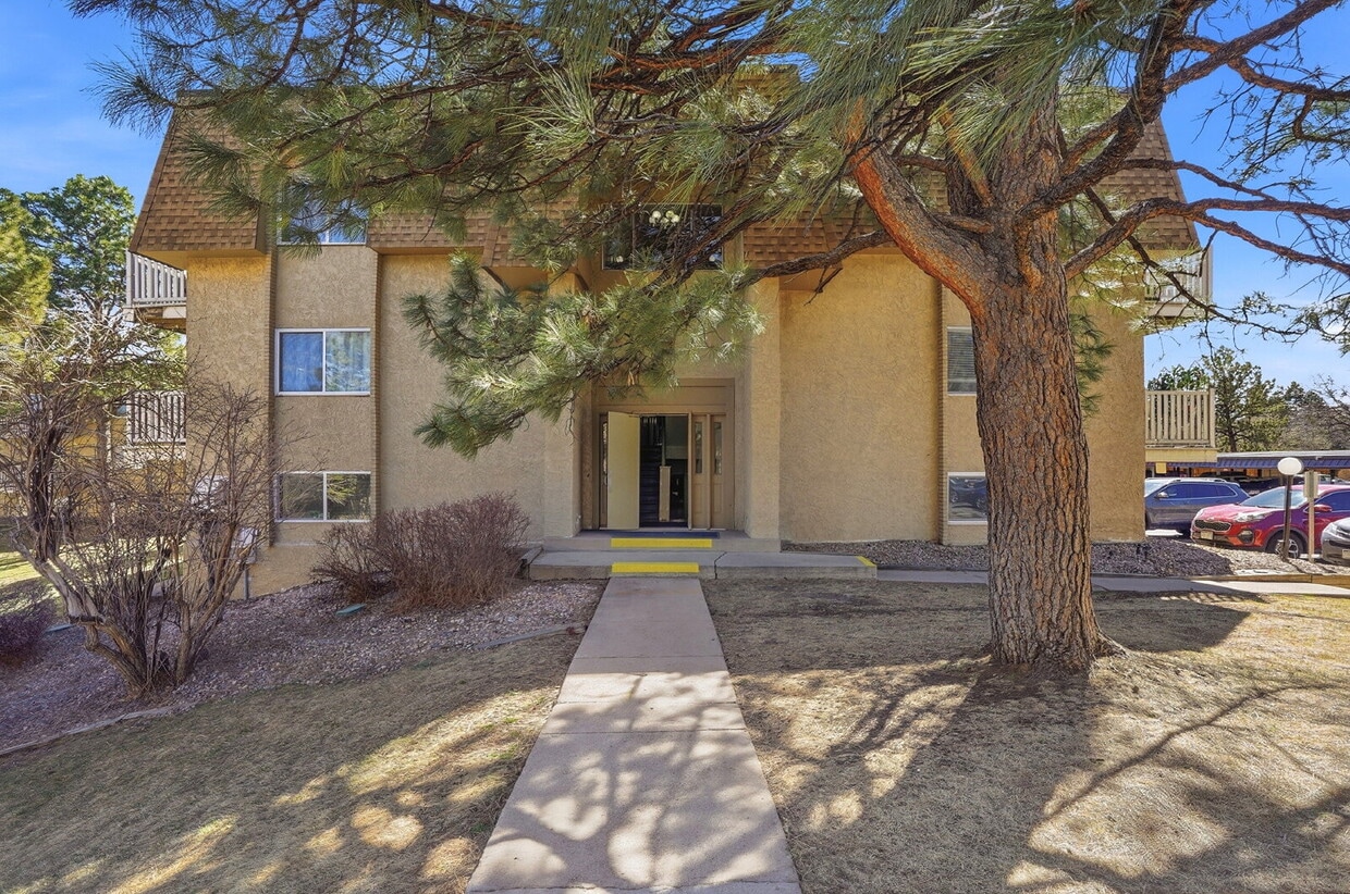 $1,195.95 - 1 Bed, 1 Bath Condo in Denver with Outdoor Patio Space - $1,395.95 - 1 Bed, 1 Bath Condo in Denver with Outdoor Patio Space