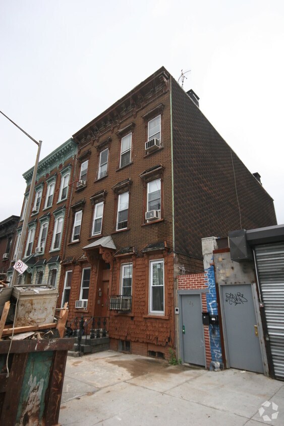 Primary Photo - 123 Troutman St