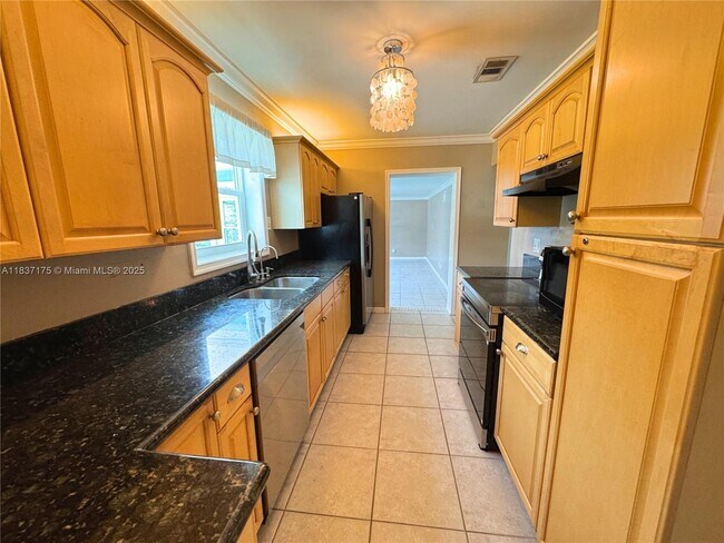 Building Photo - 813 Date Palm Dr
