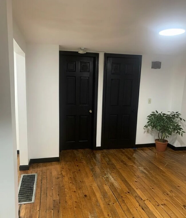 Foto del edificio - 5 Leonard Ave