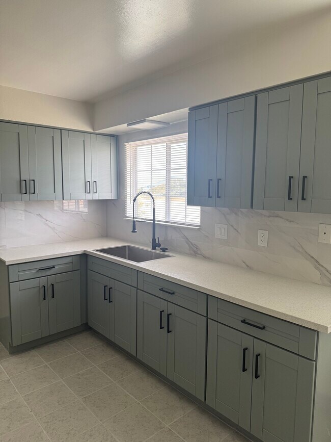 Kitchen/Sink - 5805 Alta Vista Ave