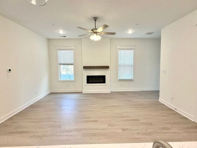 Building Photo - Now Leasing a Brand New 4-Bedroom 3.5 Townhome in Olive Branch-Minutes from Methodist Hospital