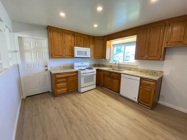 Building Photo - Remodeled Home in Orcutt with Bonus Room a...
