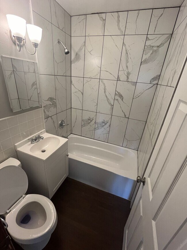 Building Photo - 3 Bed, 1 Bath - House for rent!