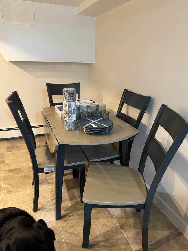 Furnished apartment - 93 Brookside Ave