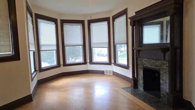 Building Photo - 2594 N Murray Ave