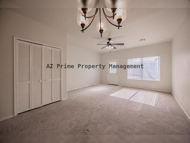 Building Photo - 1961 N Hartford St