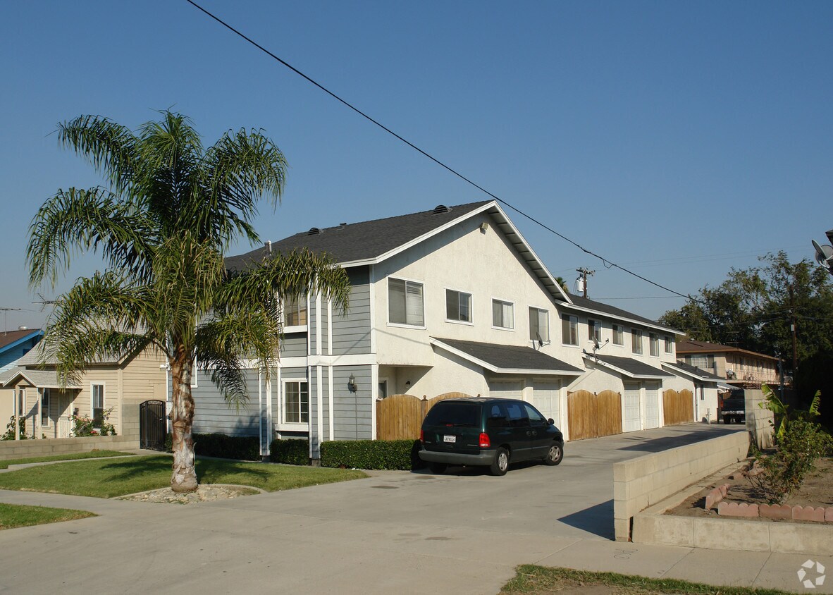Primary Photo - 711 S Victoria Ave