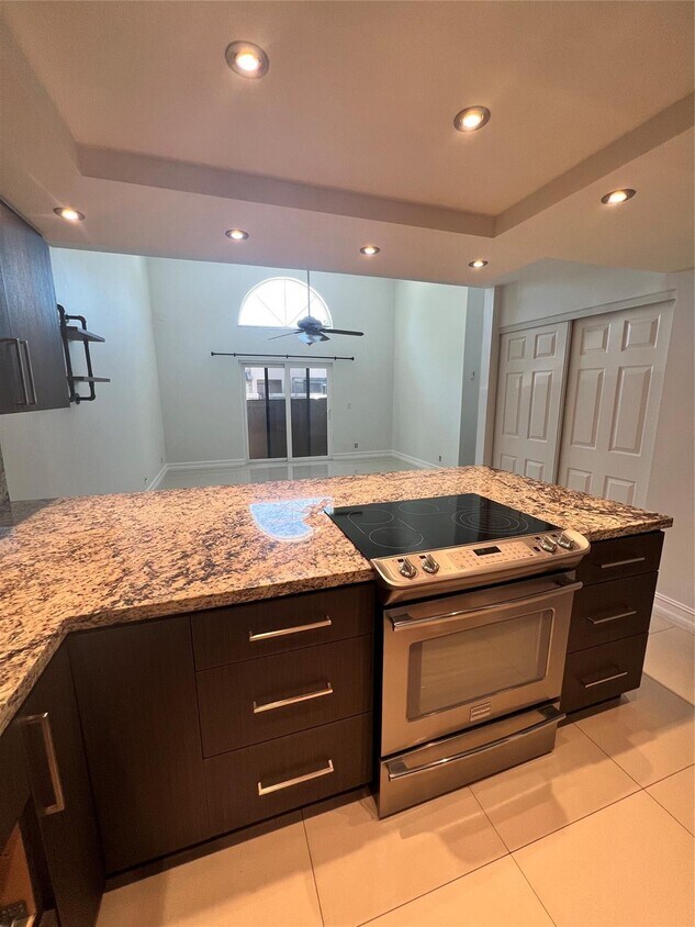 Foto principal - 2352 NW 37th Ave