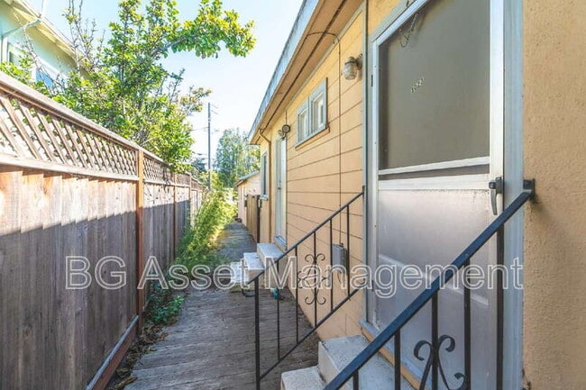Building Photo - 3023 Yolo Ave
