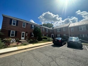 Building Photo - 205 E Glebe Rd