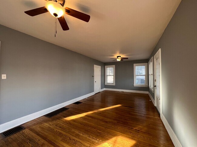 Building Photo - Two bedroom one bath house ready for rent....