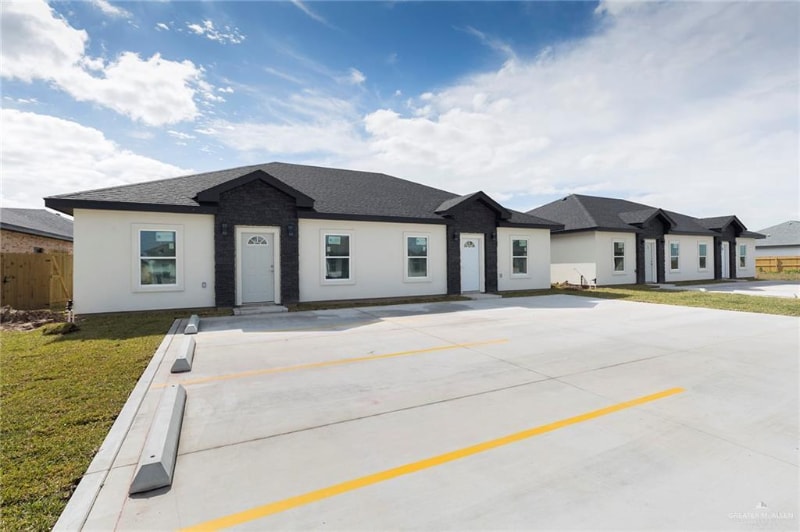 Primary Photo - 2423 N Vly Cir