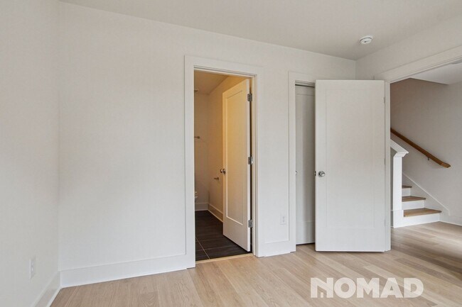 Foto del edificio - Brand New three-story townhome offers a sp...