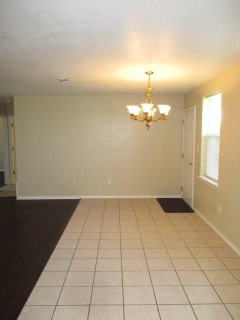 Building Photo - 3/2/2 Old Granbury Estates! Very nice home...