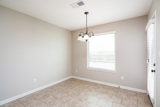 Building Photo - 40 Willow Springs Ln