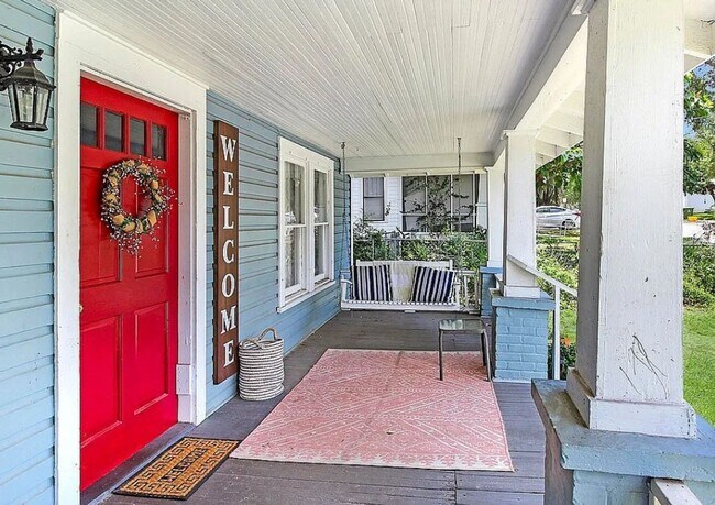 Foto del edificio - Charming 3-Bedroom Cottage in the Heart of Leesburg!