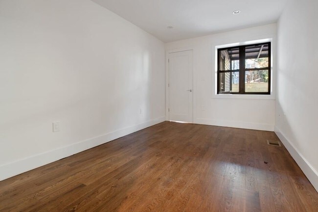 Building Photo - 260 Woodbine St