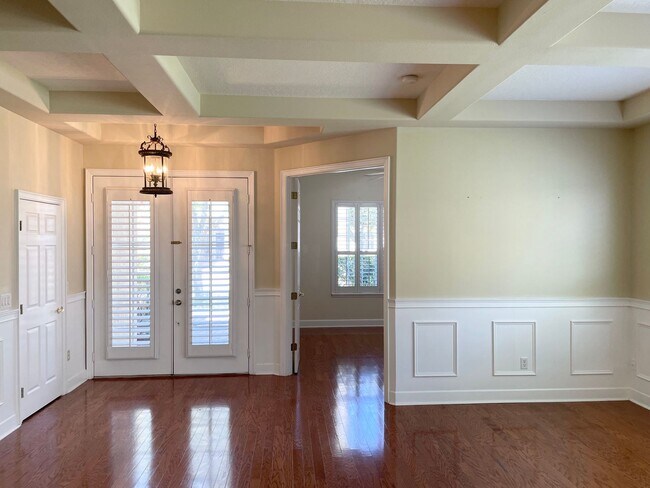 Foto del edificio - Luxury 5-Bedroom Home in Gated Whitney Isles at Belmere! - Fenced Yard!!