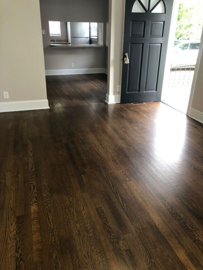 Foto del edificio - Coming Soon! Just off the main road, but in walking distance to everything!