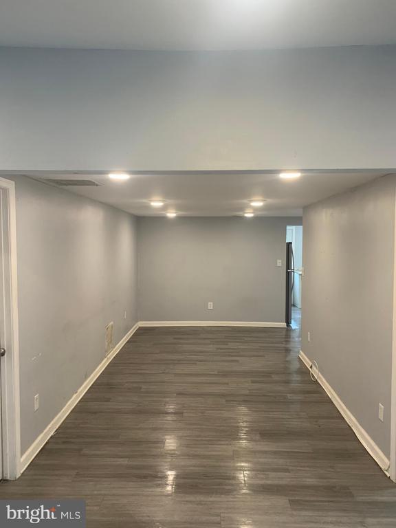 Building Photo - 127 Cove Rd