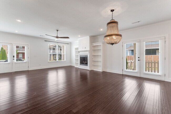 Building Photo - Modern 3-Bedroom Home with Open Layout in ...