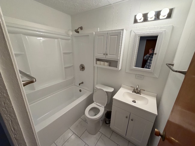 Building Photo - 19 Eastridge Dr