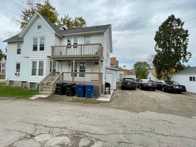 Building Photo - 918 Wisconsin St
