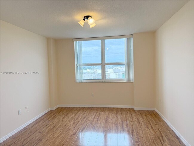 Foto del edificio - 19501 W Country Club Dr