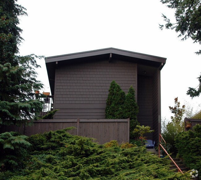 Building Photo - 1519 5th Ave W