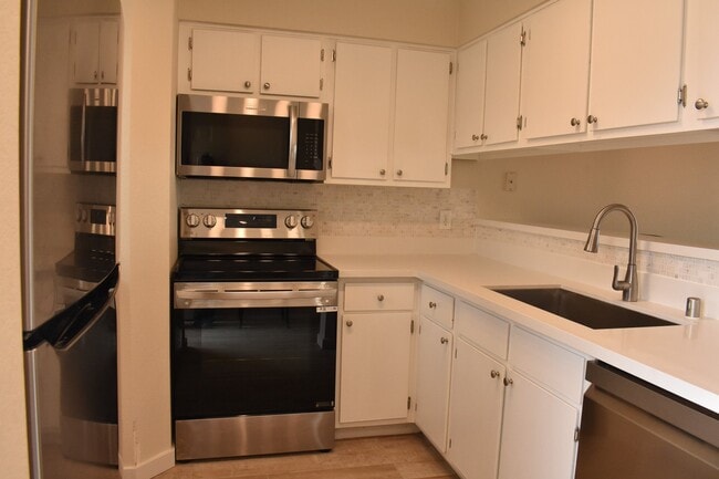 Building Photo - 2056 Mesquite Ln