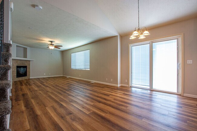 Foto del edificio - Extremely Spacious 3 Bedroom / 2.5 Bath Home in Bellevue!