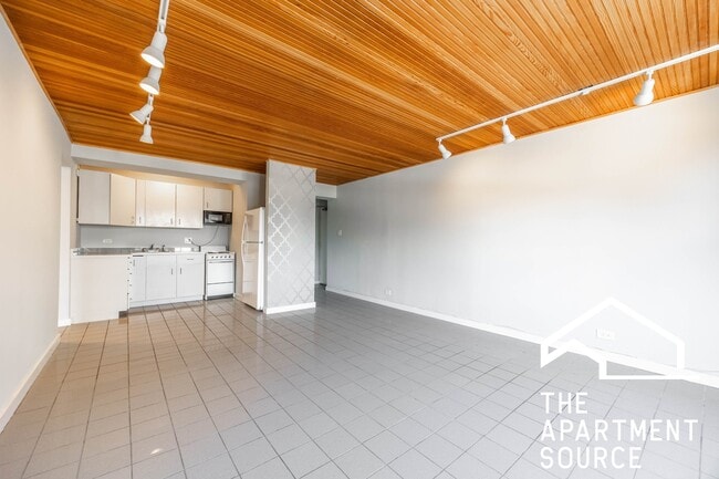 Photo - 445 W Wellington Ave (Chicago, IL) Apartment