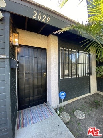 Foto del edificio - 2029 Barry Ave