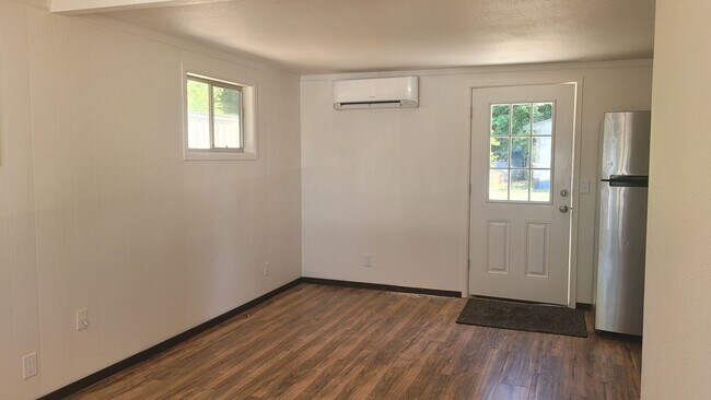 Foto del edificio - 4267 Carnes Rd