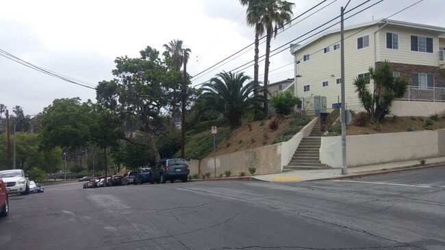 Foto del edificio - 1828-1828 Montrose St