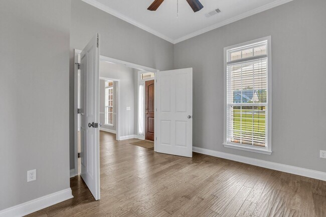 Building Photo - 1821 Old Carriage Trail