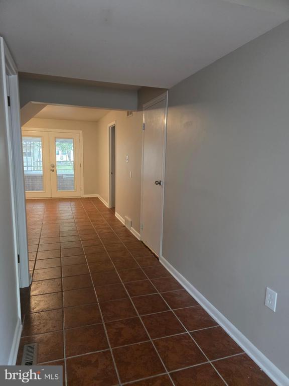 Building Photo - 305 Radcliffe Dr