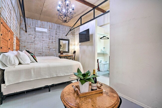 Foto del edificio - 3704 San Bernardo Ave