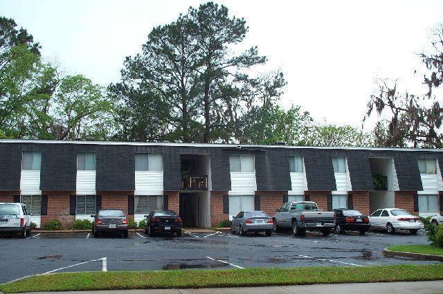 Building Photo - 2Bed/1Bath Apartment!