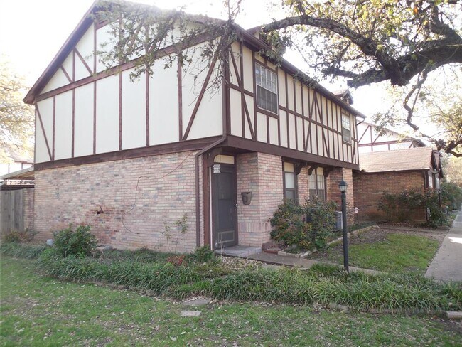Foto del edificio - 3501 Greystone Dr