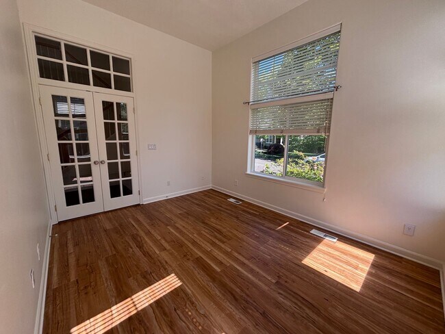 Foto del edificio - Gorgeous 4 bedroom, 3 bathroom home in  Jo...